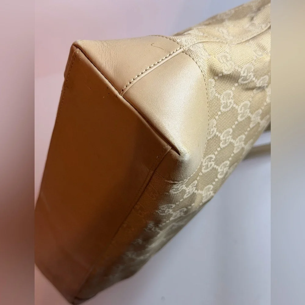 Gucci GG Canvas Tote Bag in Beige Canvas and Leather Trim - Picture 11 of 15